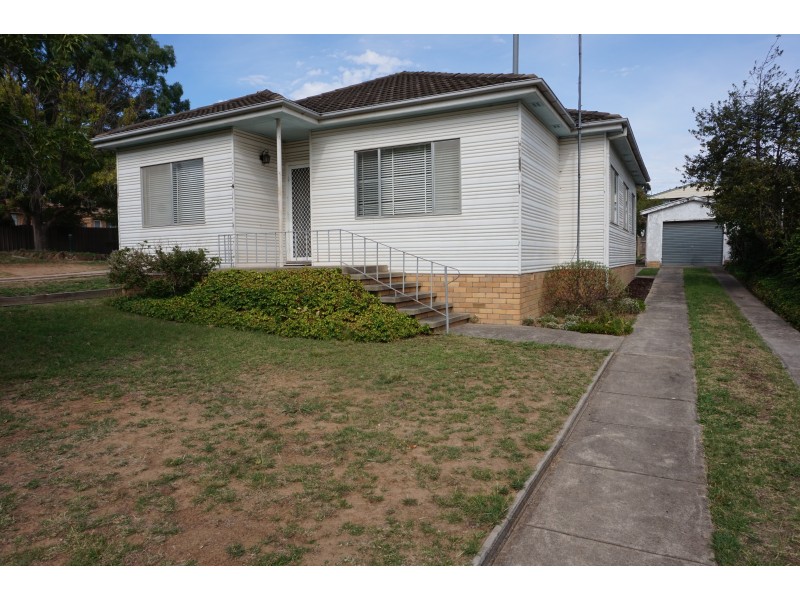 4 Godfrey Street, Goulburn NSW 2580