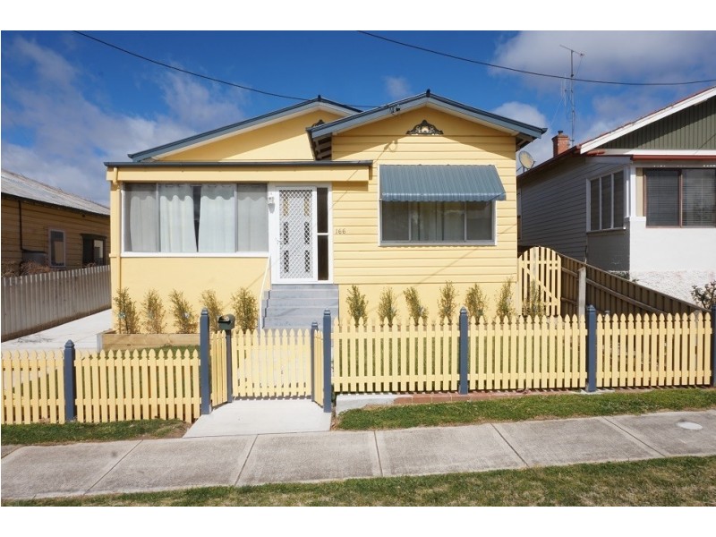 166 Clinton Street, Goulburn NSW 2580