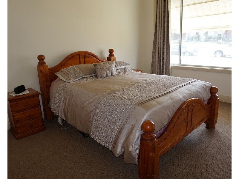 166 Clinton Street, Goulburn NSW 2580