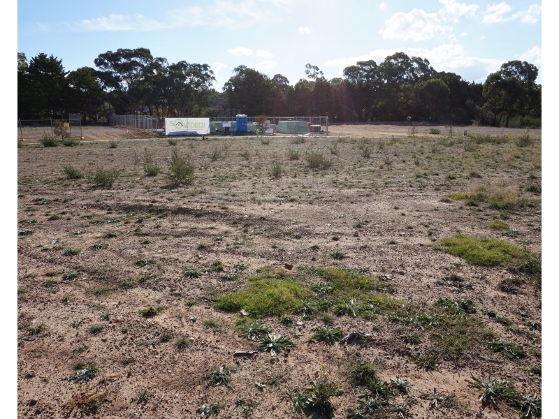 16 Theatre Drive, Goulburn NSW 2580