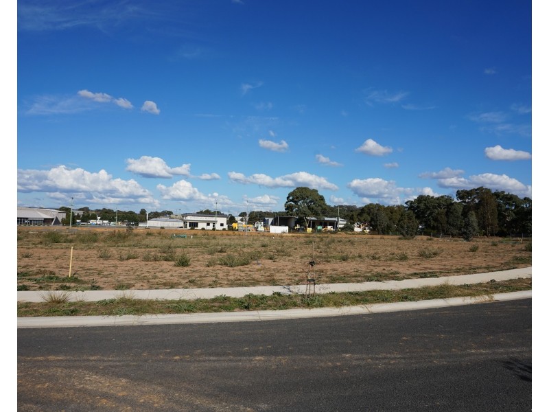 16 Theatre Drive, Goulburn NSW 2580