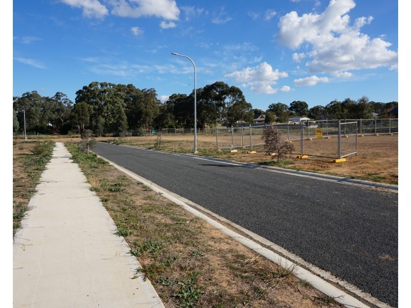 16 Theatre Drive, Goulburn NSW 2580