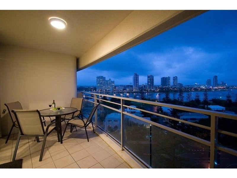 2094/1 LENNIE AVENUE, Main Beach QLD 4217