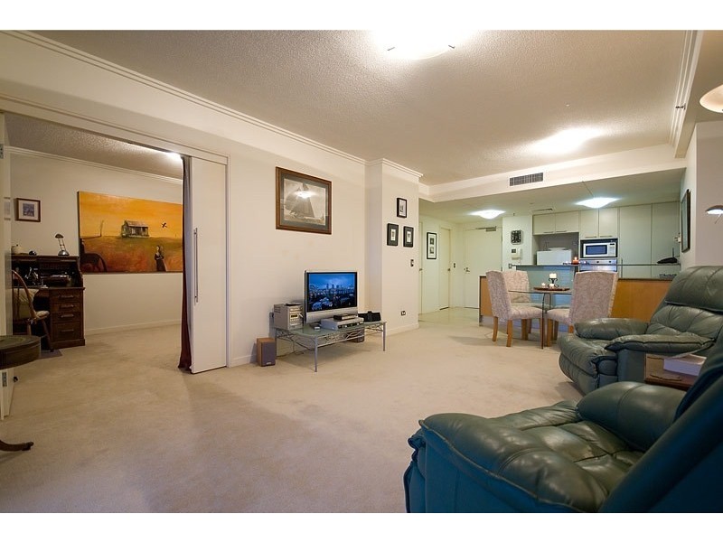 2094/1 LENNIE AVENUE, Main Beach QLD 4217