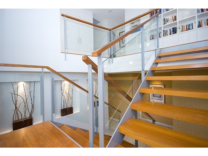 31 Hughes Avenue, Main Beach QLD 4217