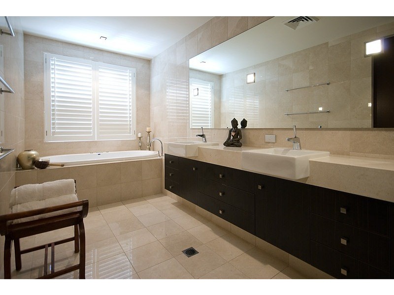 31 Hughes Avenue, Main Beach QLD 4217