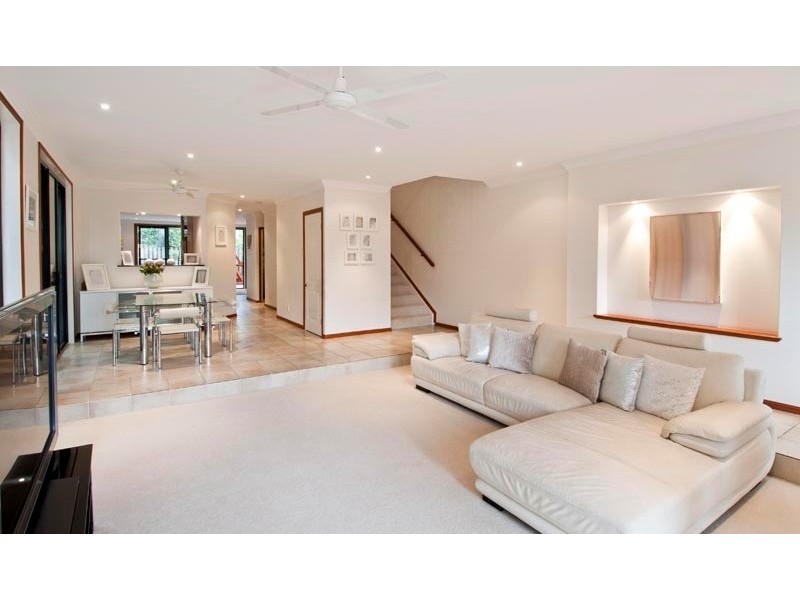 46 CRONIN AVENUE, Main Beach QLD 4217