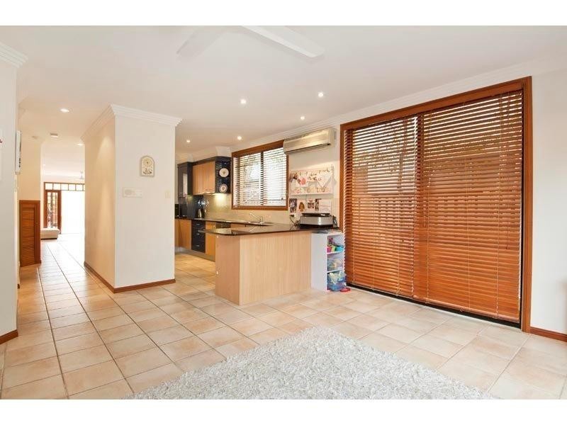 46 CRONIN AVENUE, Main Beach QLD 4217