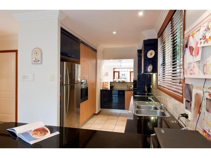 46 CRONIN AVENUE, Main Beach QLD 4217