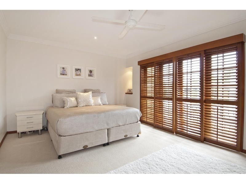 46 CRONIN AVENUE, Main Beach QLD 4217