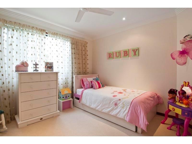 46 CRONIN AVENUE, Main Beach QLD 4217