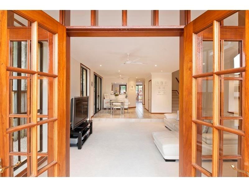 46 CRONIN AVENUE, Main Beach QLD 4217