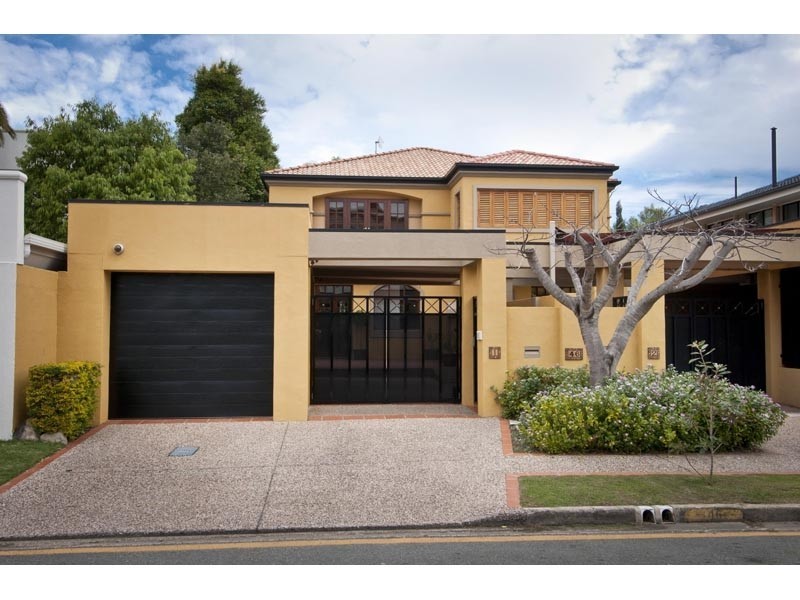 46 CRONIN AVENUE, Main Beach QLD 4217