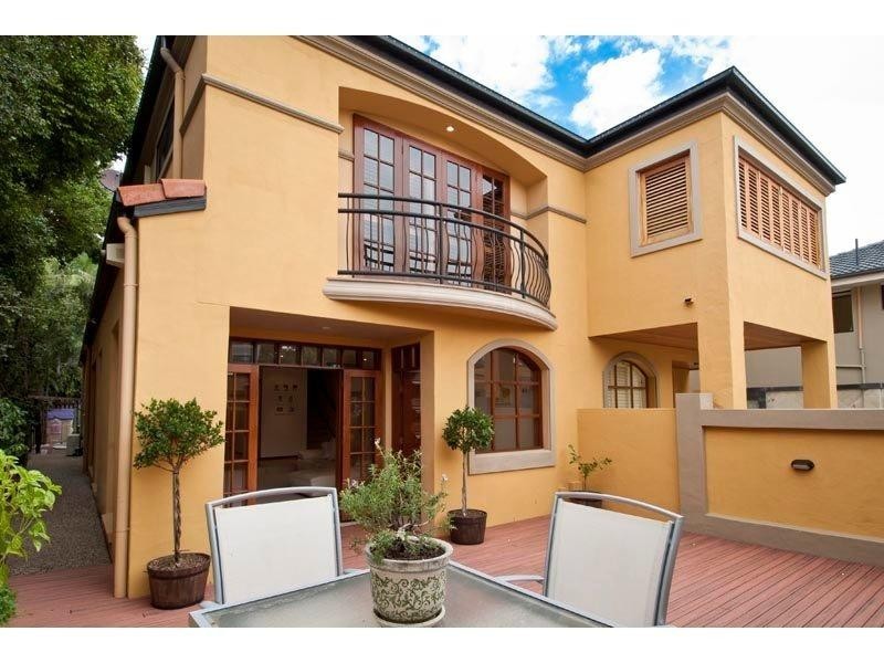 46 CRONIN AVENUE, Main Beach QLD 4217