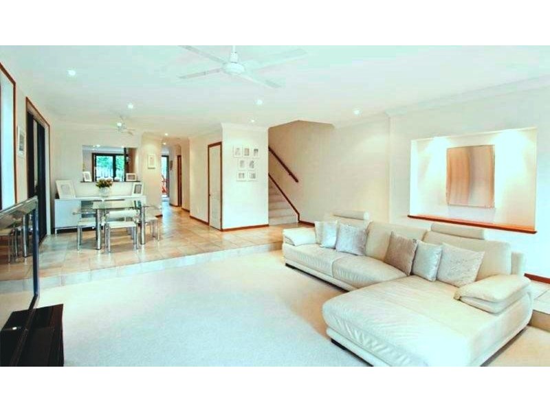 46 CRONIN AVENUE, Main Beach QLD 4217