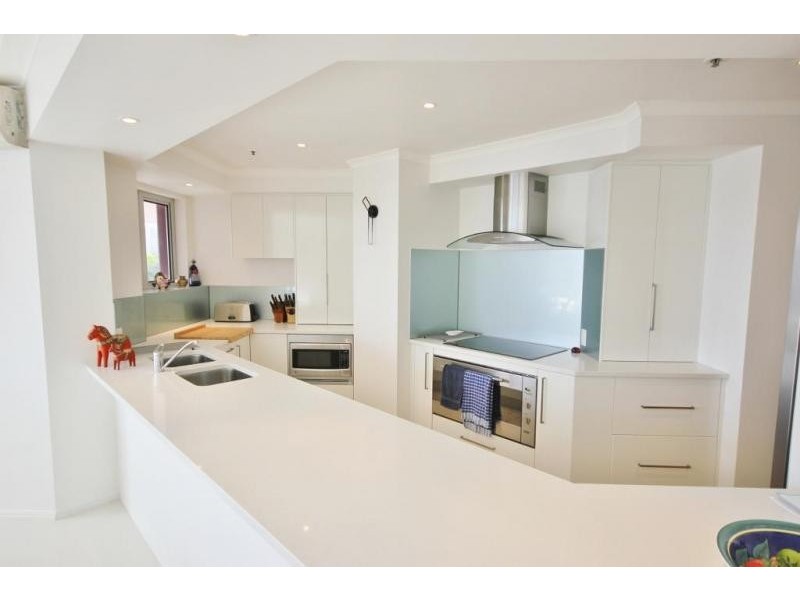 12 COMMODORE DR, Paradise Waters QLD 4217