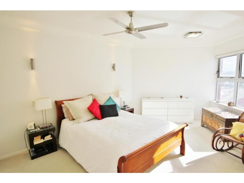 12 COMMODORE DR, Paradise Waters QLD 4217