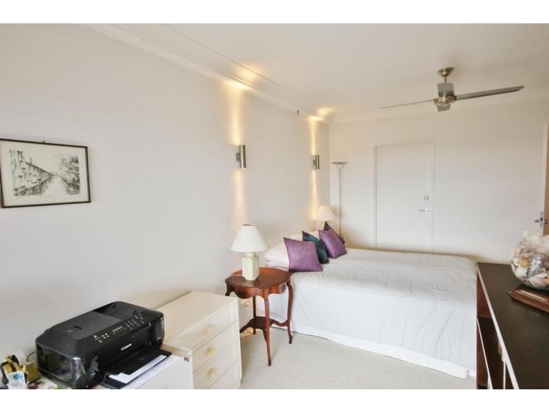 12 COMMODORE DR, Paradise Waters QLD 4217