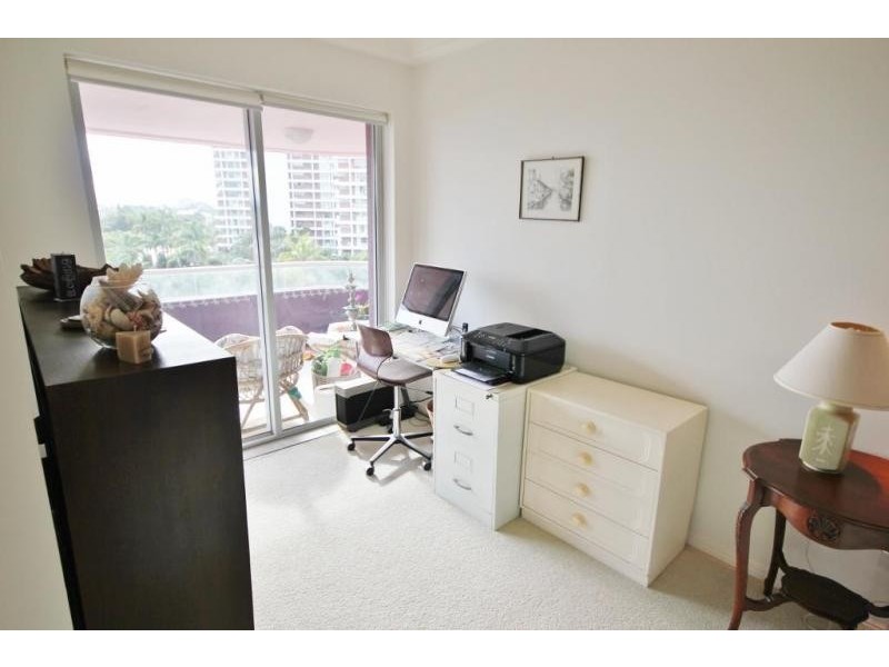 12 COMMODORE DR, Paradise Waters QLD 4217