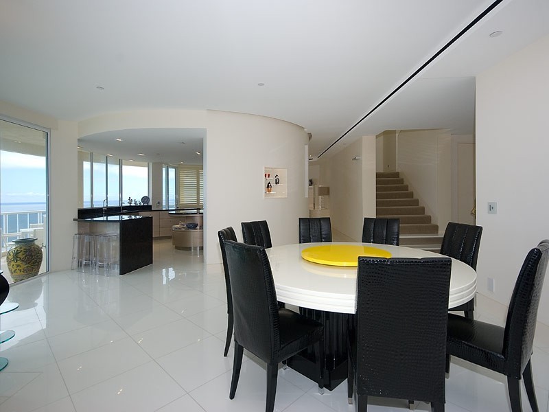 59 PACIFIC STREET, Main Beach QLD 4217