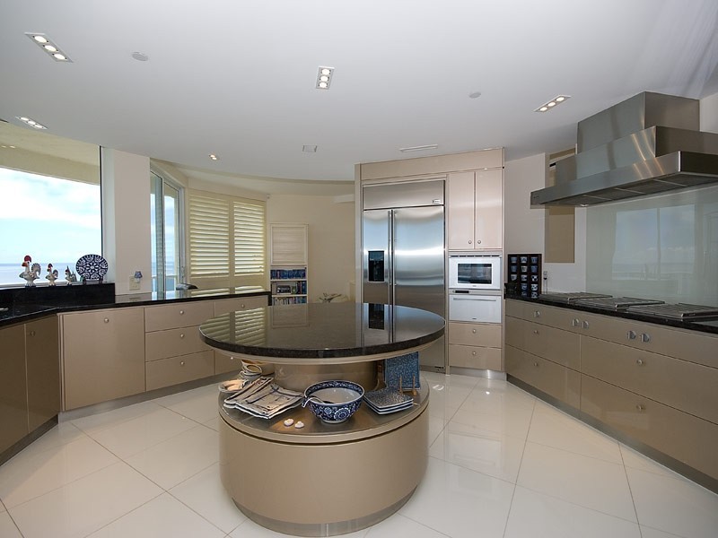 59 PACIFIC STREET, Main Beach QLD 4217