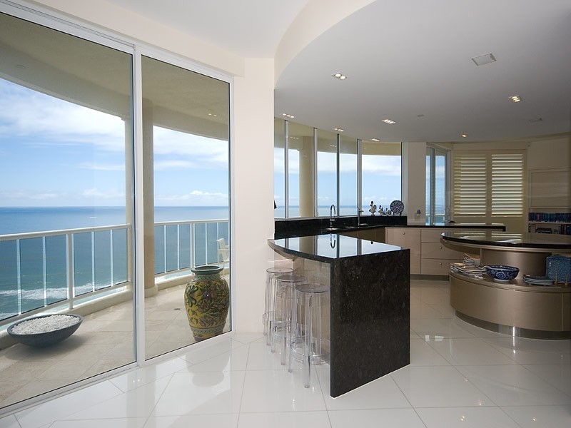 59 PACIFIC STREET, Main Beach QLD 4217