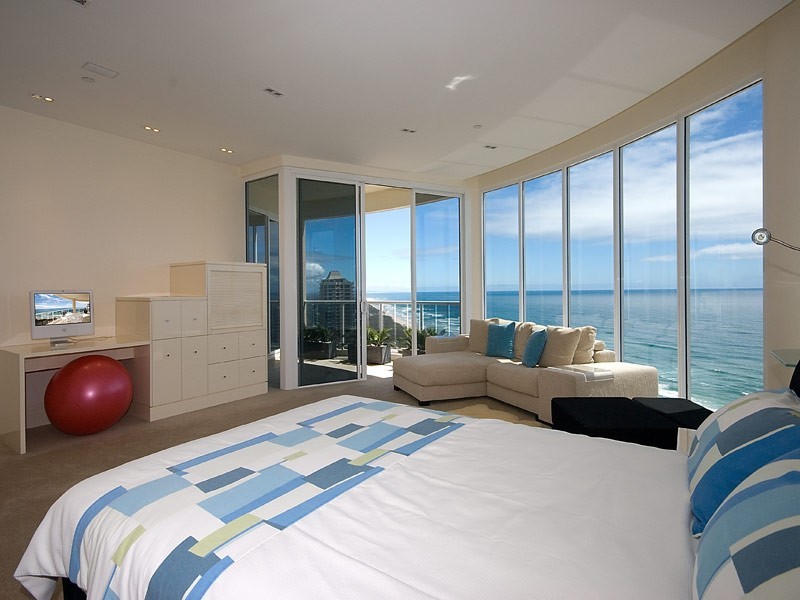 59 PACIFIC STREET, Main Beach QLD 4217