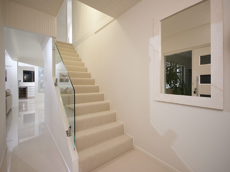49 WOODROFFE AVENUE, Main Beach QLD 4217