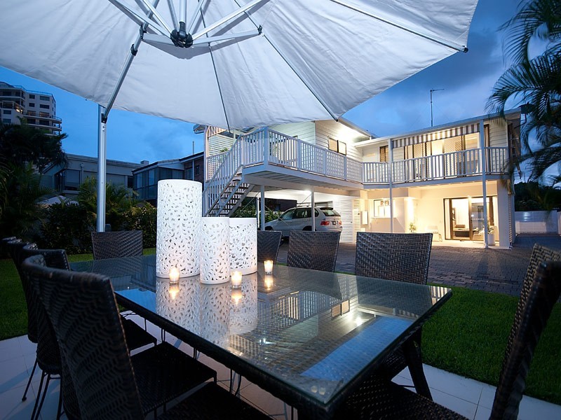 49 WOODROFFE AVENUE, Main Beach QLD 4217