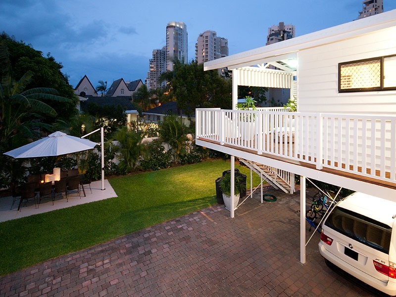 49 WOODROFFE AVENUE, Main Beach QLD 4217