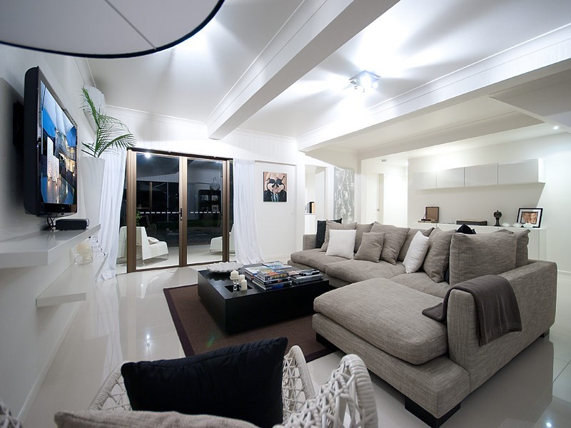 49 WOODROFFE AVENUE, Main Beach QLD 4217