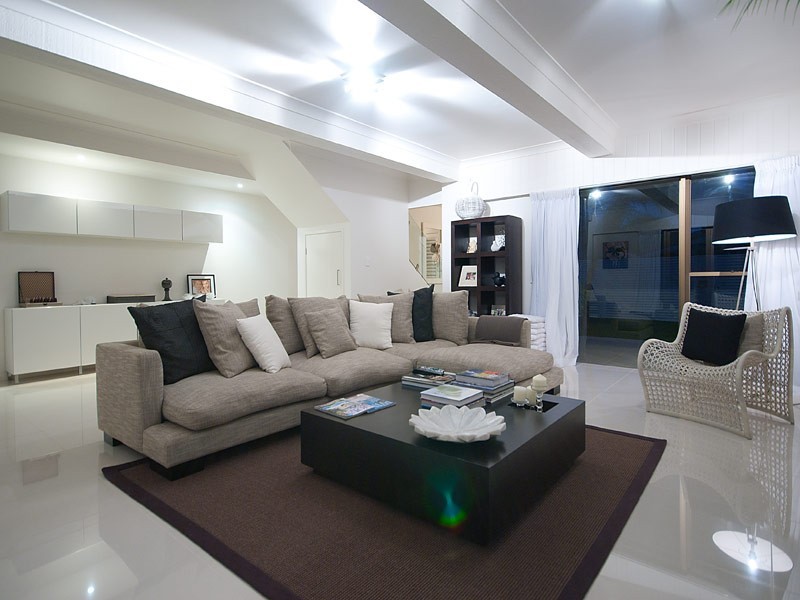 49 WOODROFFE AVENUE, Main Beach QLD 4217