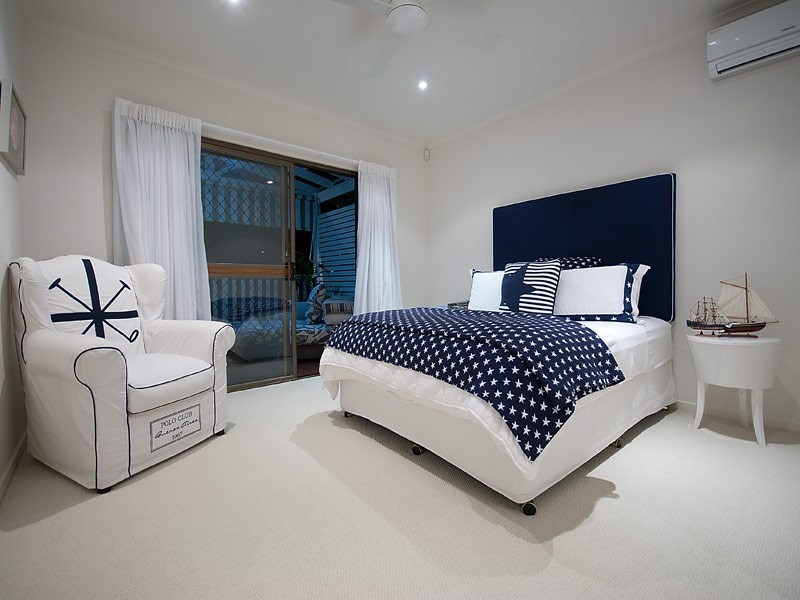 49 WOODROFFE AVENUE, Main Beach QLD 4217