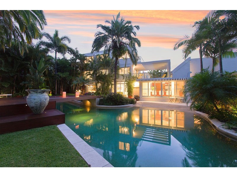 46-48 PEAK AVENUE, Main Beach QLD 4217