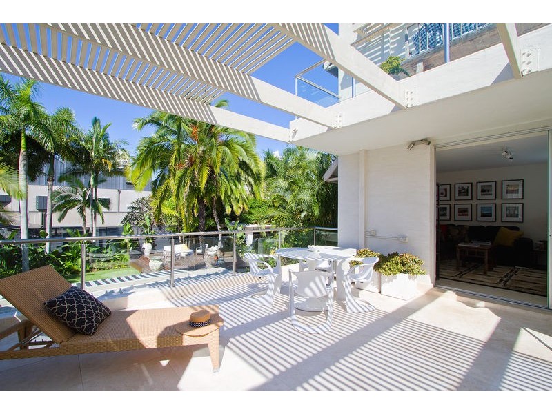 46-48 PEAK AVENUE, Main Beach QLD 4217