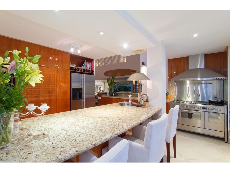 46-48 PEAK AVENUE, Main Beach QLD 4217