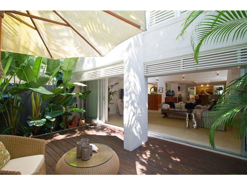 46-48 PEAK AVENUE, Main Beach QLD 4217