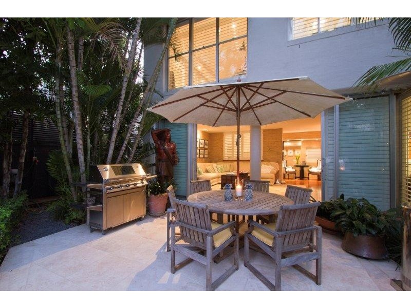 46-48 PEAK AVENUE, Main Beach QLD 4217