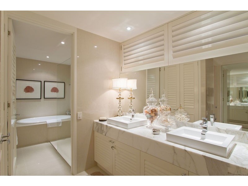 46-48 PEAK AVENUE, Main Beach QLD 4217