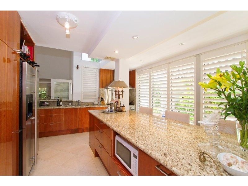 46-48 PEAK AVENUE, Main Beach QLD 4217