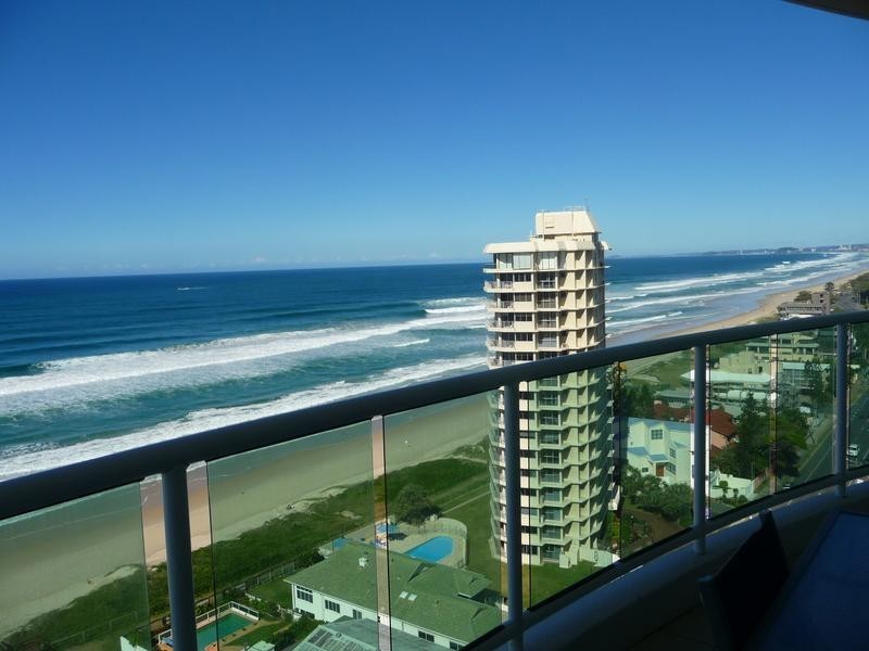 40/5 WOODROFFE AVENUE, Main Beach QLD 4217