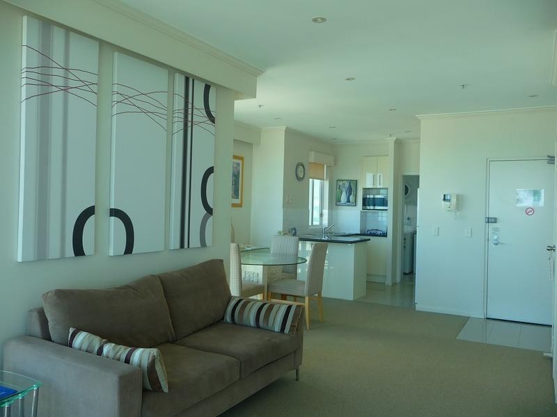 40/5 WOODROFFE AVENUE, Main Beach QLD 4217