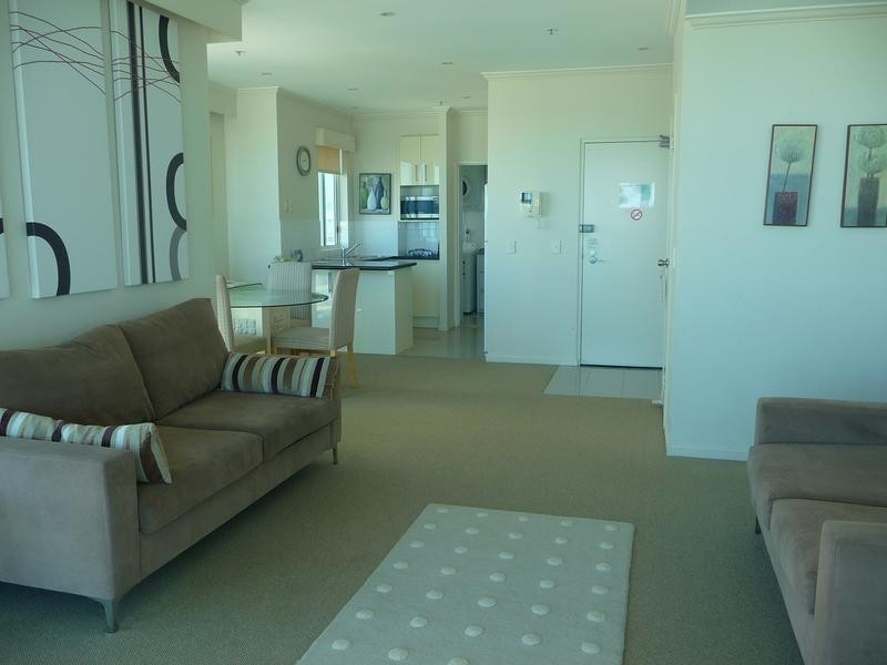 40/5 WOODROFFE AVENUE, Main Beach QLD 4217