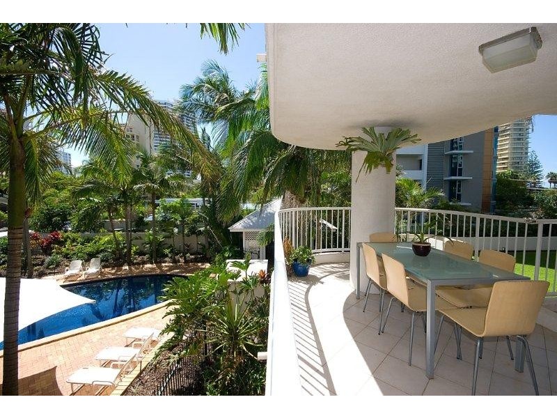 2/20 CRONIN AVENUE, Main Beach QLD 4217