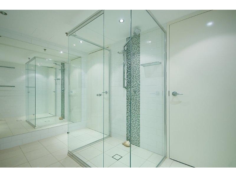 2/20 CRONIN AVENUE, Main Beach QLD 4217