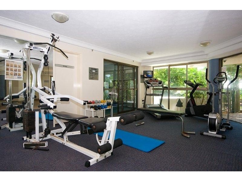 2/20 CRONIN AVENUE, Main Beach QLD 4217