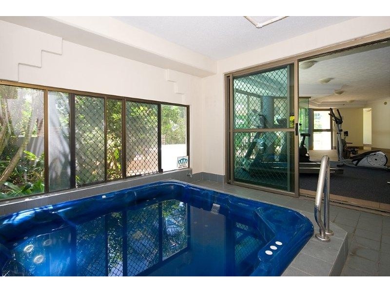 2/20 CRONIN AVENUE, Main Beach QLD 4217