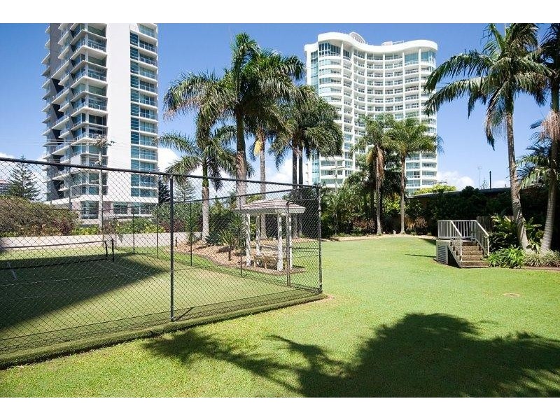 2/20 CRONIN AVENUE, Main Beach QLD 4217