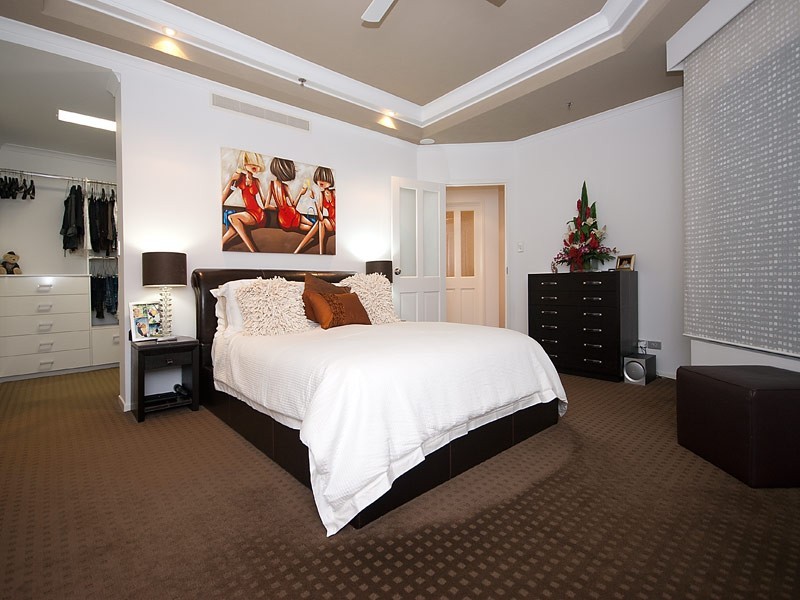 20 CRONIN AVENUE, Main Beach QLD 4217