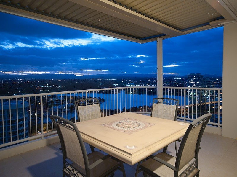 20 CRONIN AVENUE, Main Beach QLD 4217